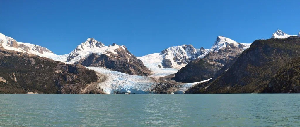 Lago y Glaciar Leones