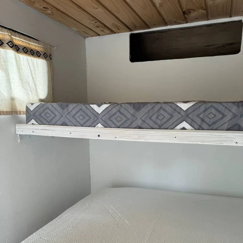Rukamping Mini Camper equipada interior completo